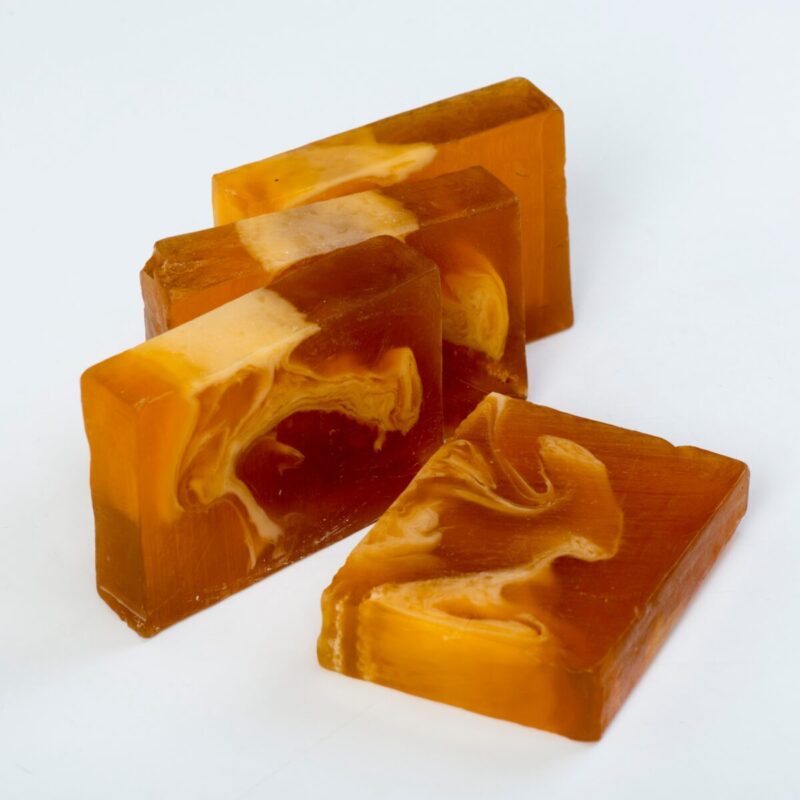 baza bezbarwna idealnie liza się rożnie z baza białą która jest dostępna w naszym sklepie