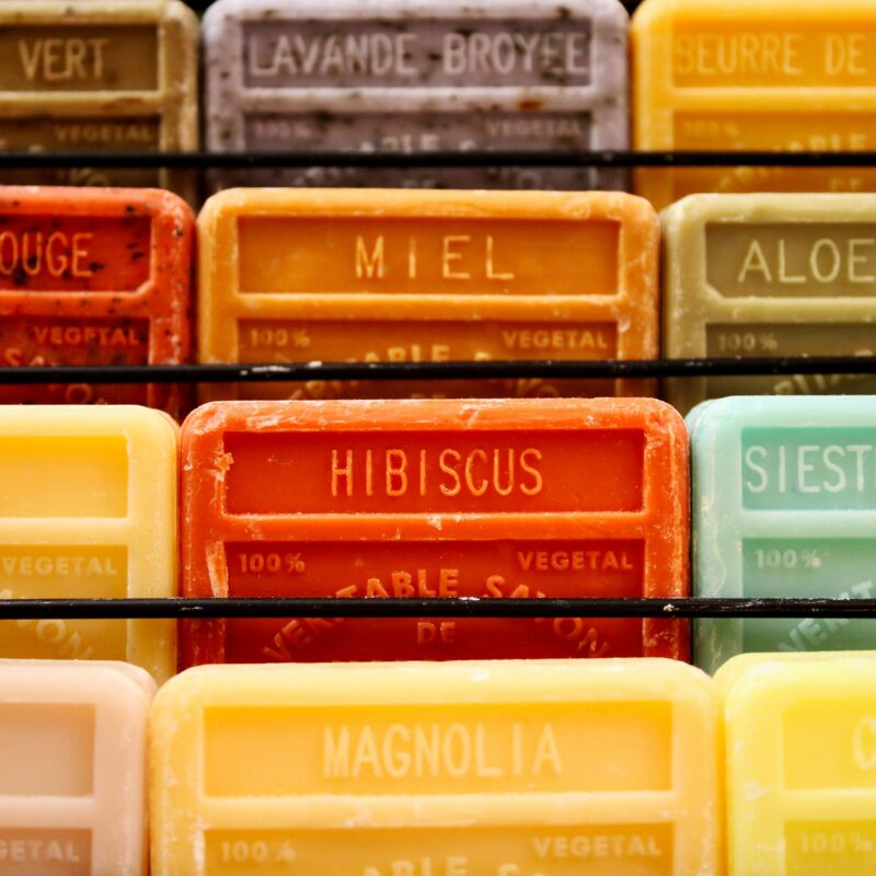 mydła z bazy mydlanej glicerynowej aloes oliwa z oliwek masło Shea o zapachu lawendy magnolia Hibiskusa