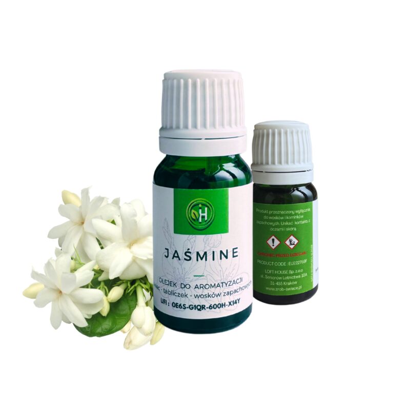 Olejek do wosków sojowych o zapachy Jaśminu a co za tym idzie idealny również do świec, wosków zapachowych do kominka , tabliczek zapachowych. W zielonej szklanej butelce z białą zakrętką na białym stole