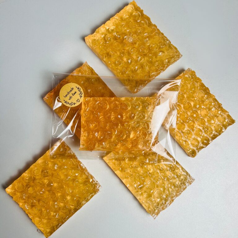 Jak zrobić mydło w domu? Zestaw DIY „Plaster Miodu” krok po kroku 🐝