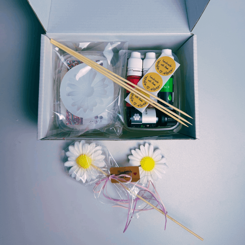 kompletny zestaw do wykonania stokrotek z bazy mydlanej foremka baza olejki barwniki instrukcje ! masz wszytko !