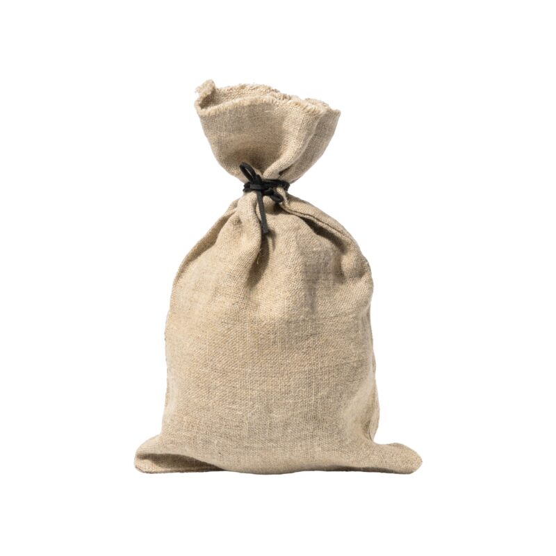 Worek jutowy zawiązany czarnym sznurkiem. Duży