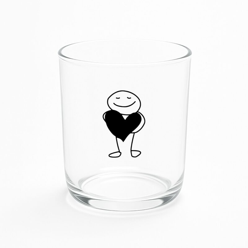 Szkło przezroczyste z grawerem w kształcie serca