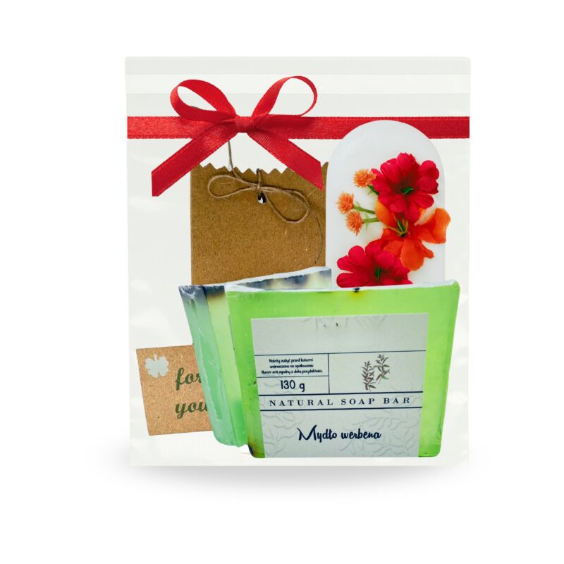 zestaw prezentowy zapakowany w celofan w którym znajduje się mydełko handmade oraz tabliczka zapachowa. Idealnie skomponowany jako gotowy prezent