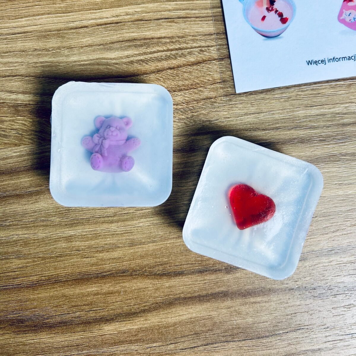 Mydełko do nauki mycia rąk dla dzieci. Dzieci zatapiają swoja zabawkę.