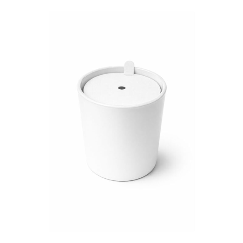 Przykład zastosowania białego łapacza kurzu do świecy